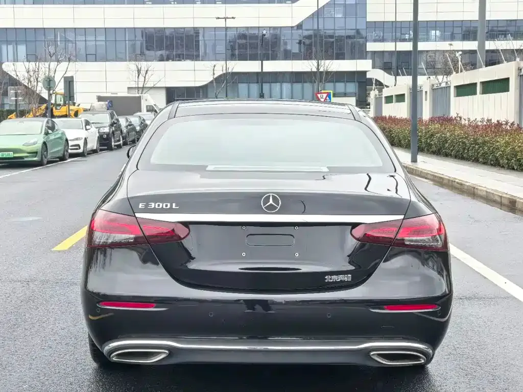Mercedes-Benz E-Class — фото 2