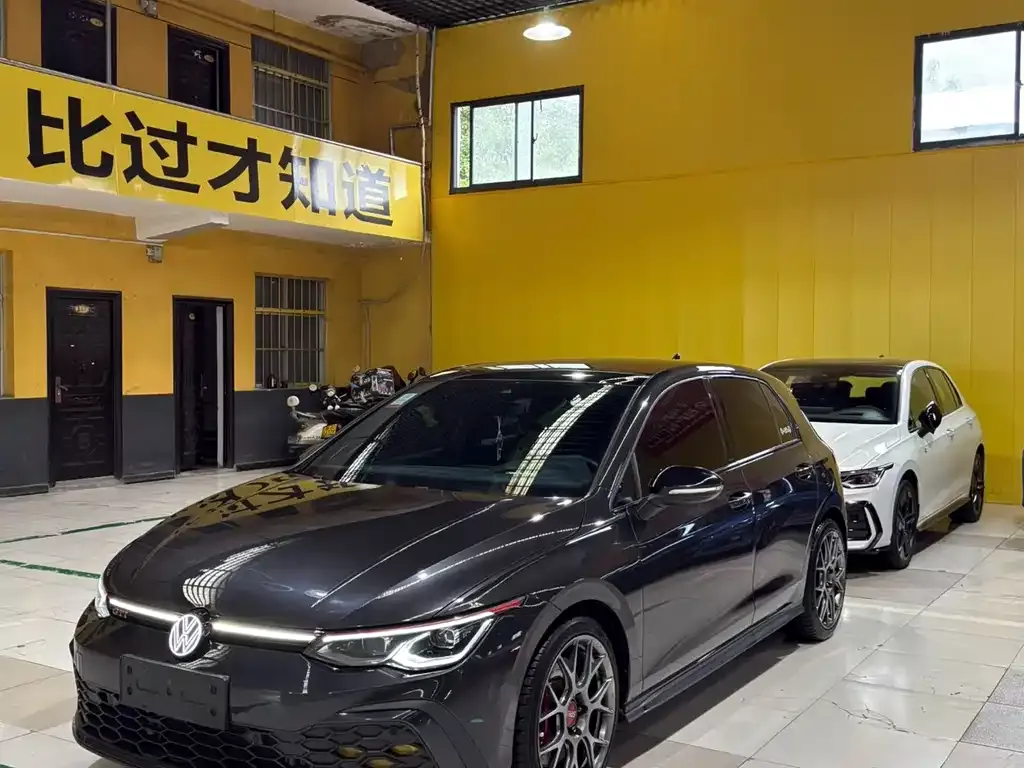 Volkswagen Golf GTI — фото 1
