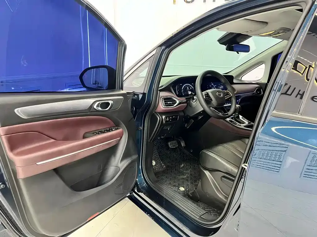 GAC Motor Trumpchi M6 — фото 10