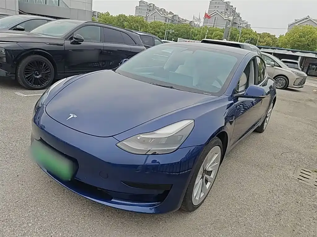 Tesla Model 3 — фото 1