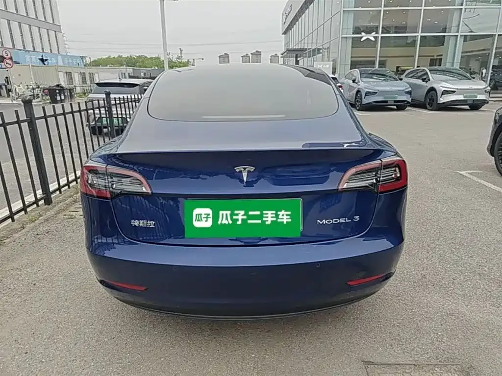 Tesla Model 3 — фото 4