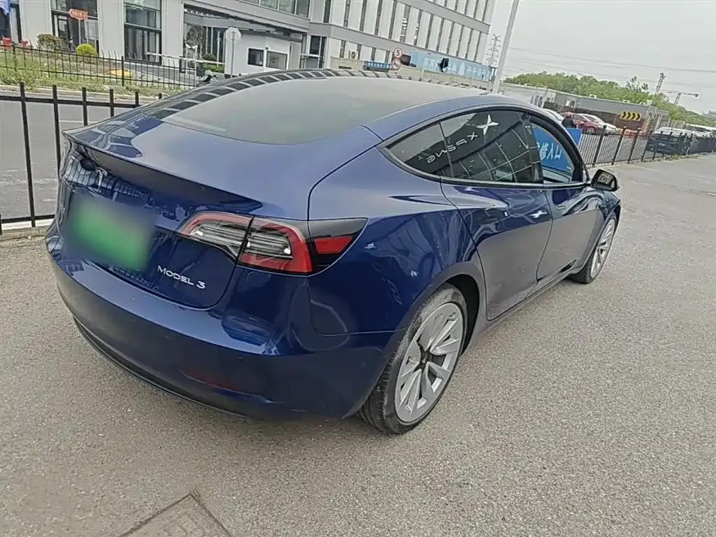 Tesla Model 3 — фото 10