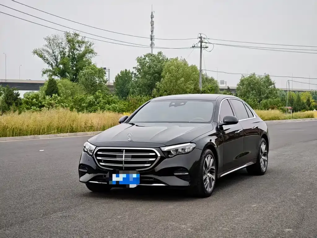 Mercedes-Benz E-Class — фото 1