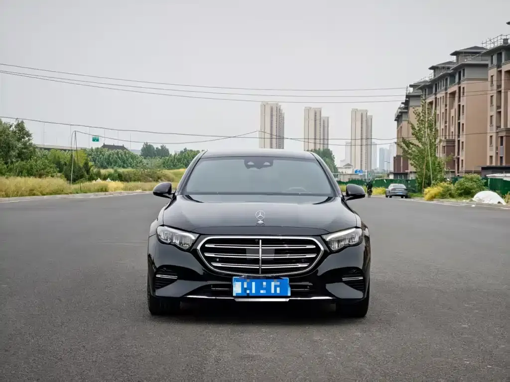 Mercedes-Benz E-Class — фото 2