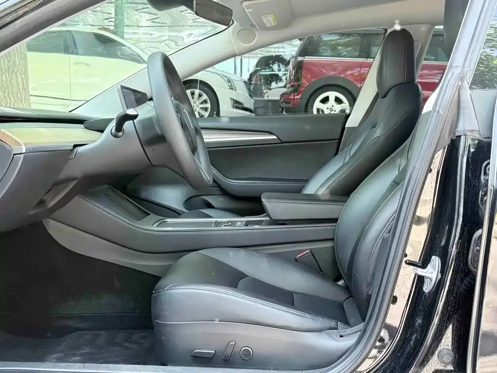 Tesla Model 3 — фото 4