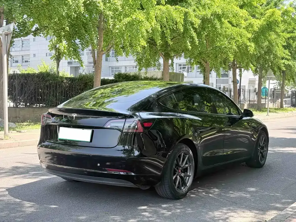 Tesla Model 3 — фото 5