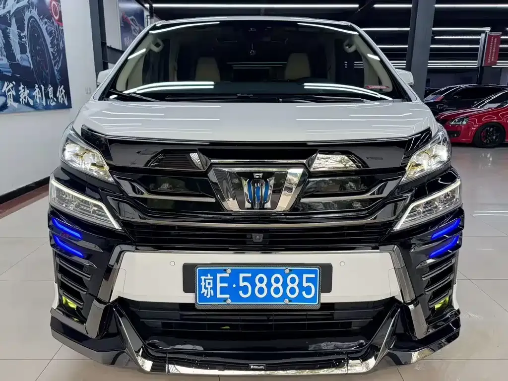 Toyota Alphard — фото 2