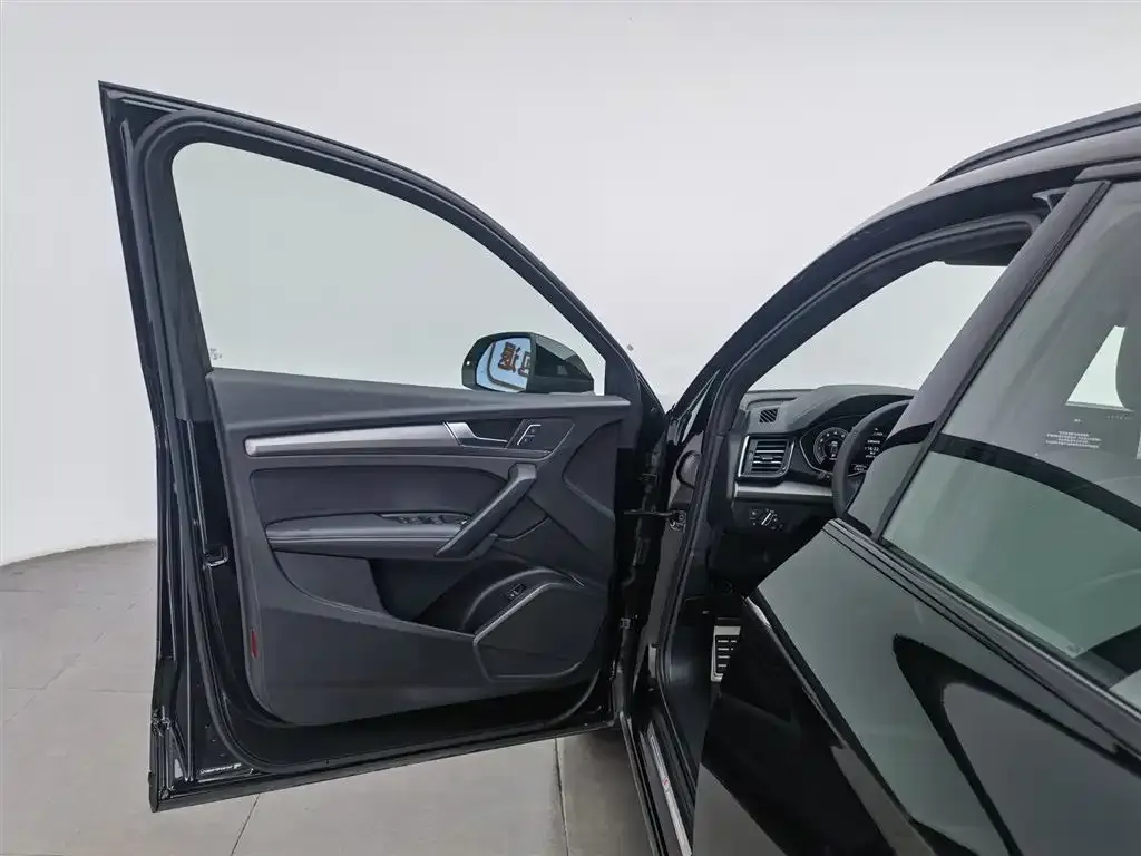 Audi Q5L — фото 8