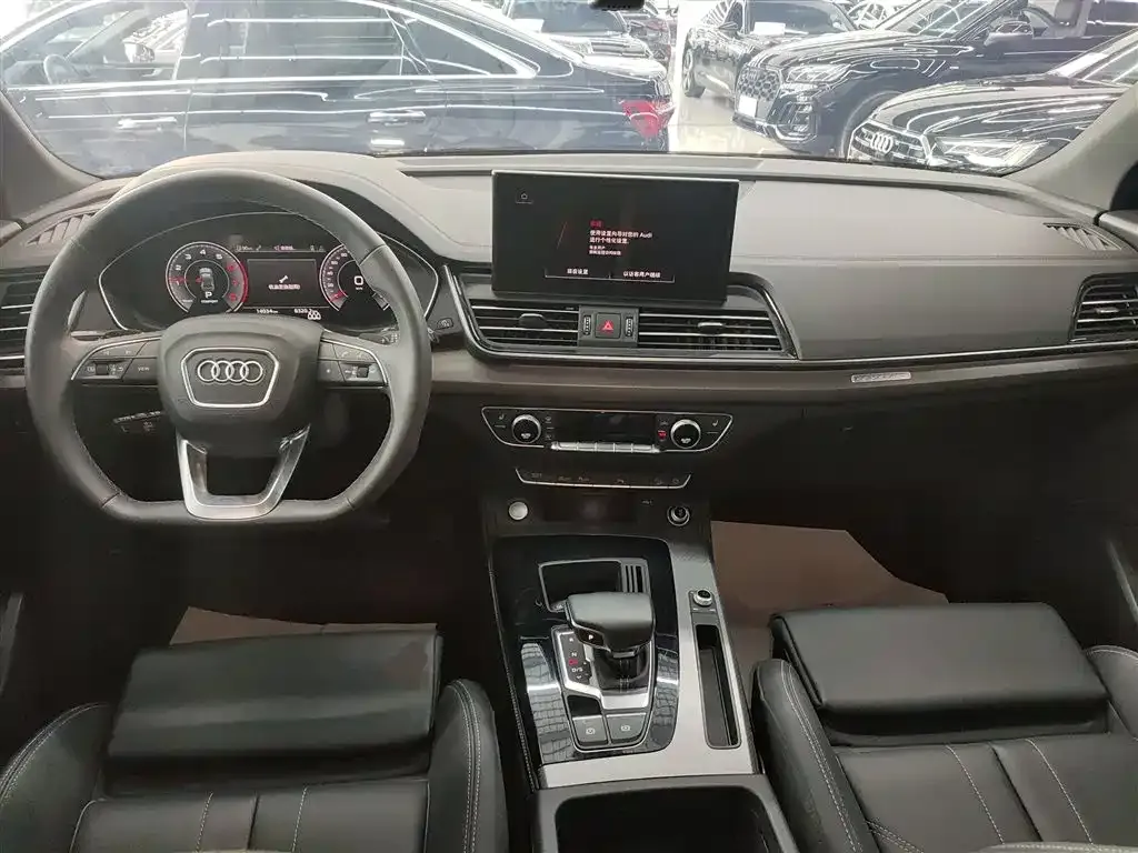 Audi Q5L — фото 10