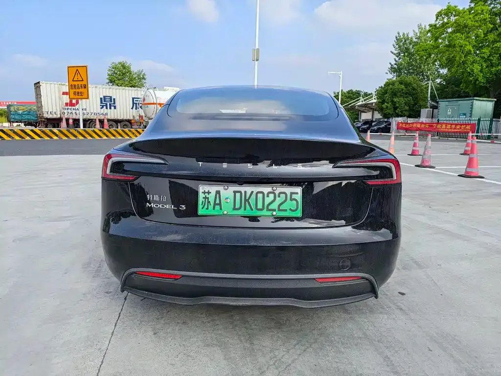Tesla Model 3 — фото 6