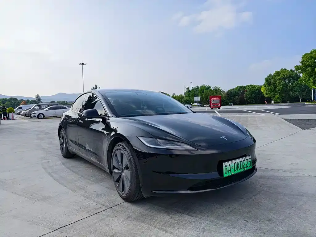 Tesla Model 3 — фото 7