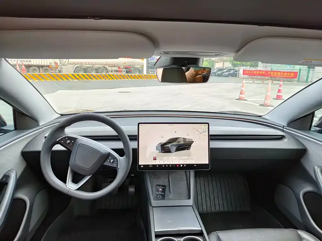 Tesla Model 3 — фото 10