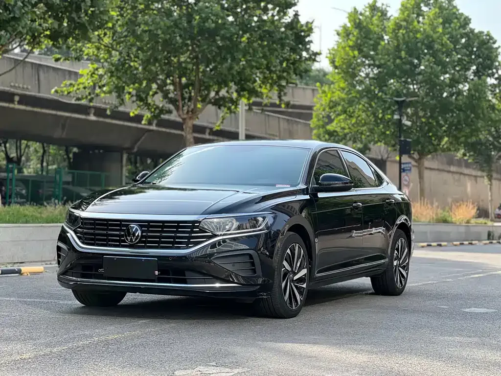 Volkswagen Passat — фото 1