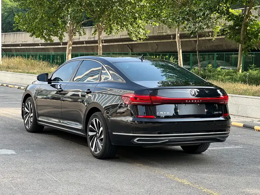 Volkswagen Passat — фото 7