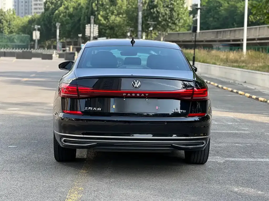 Volkswagen Passat — фото 6