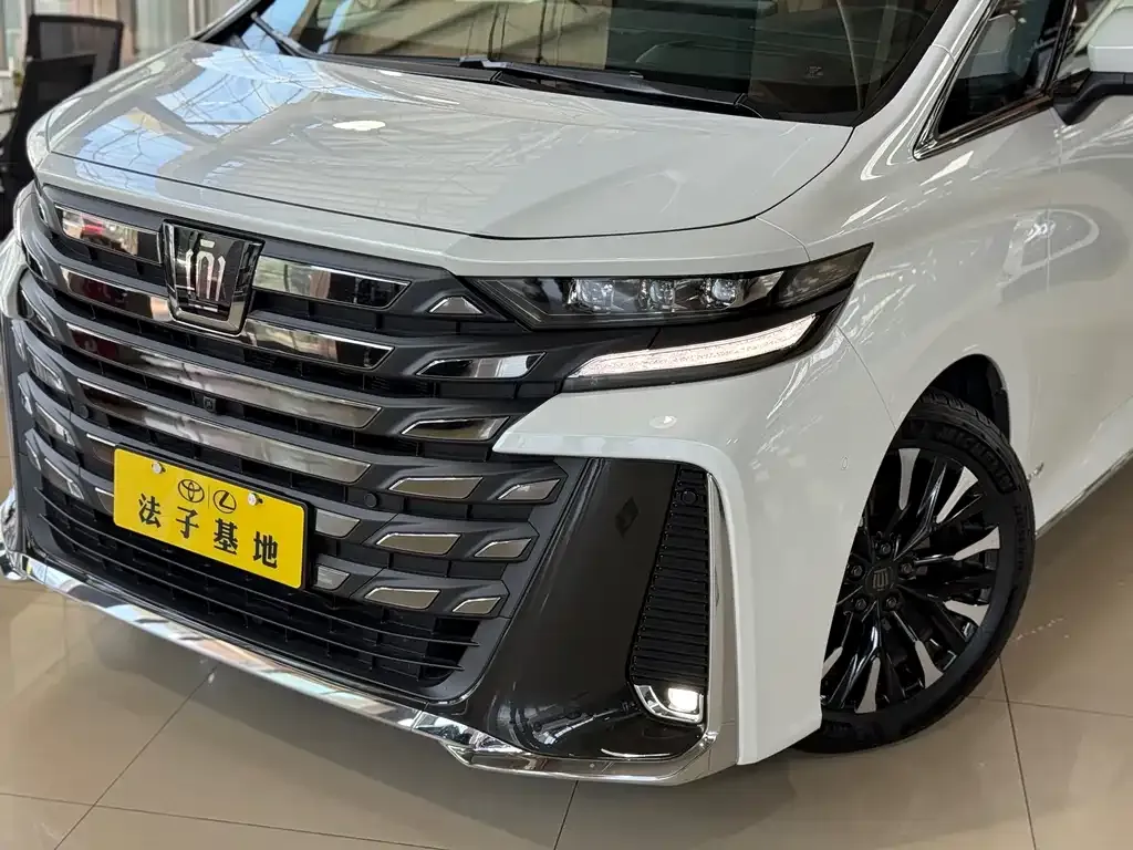 Toyota Vellfire — фото 6