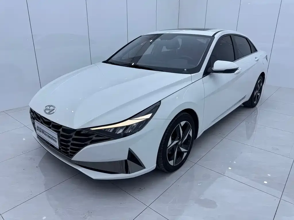 Hyundai Elantra — фото 1