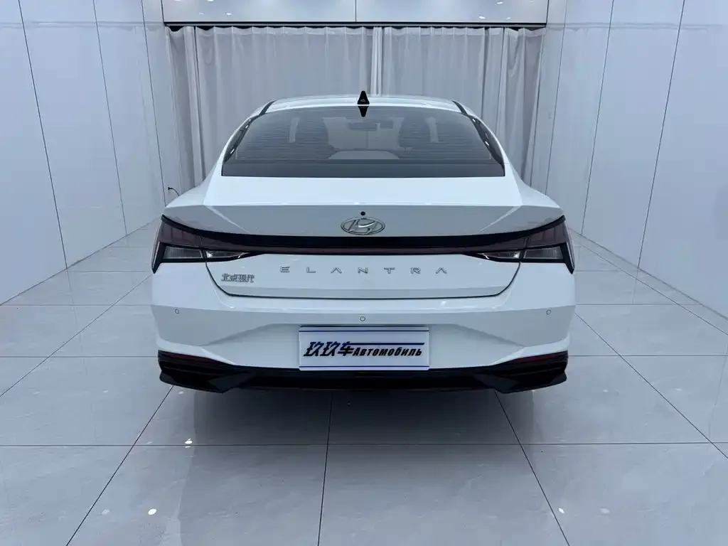 Hyundai Elantra — фото 2