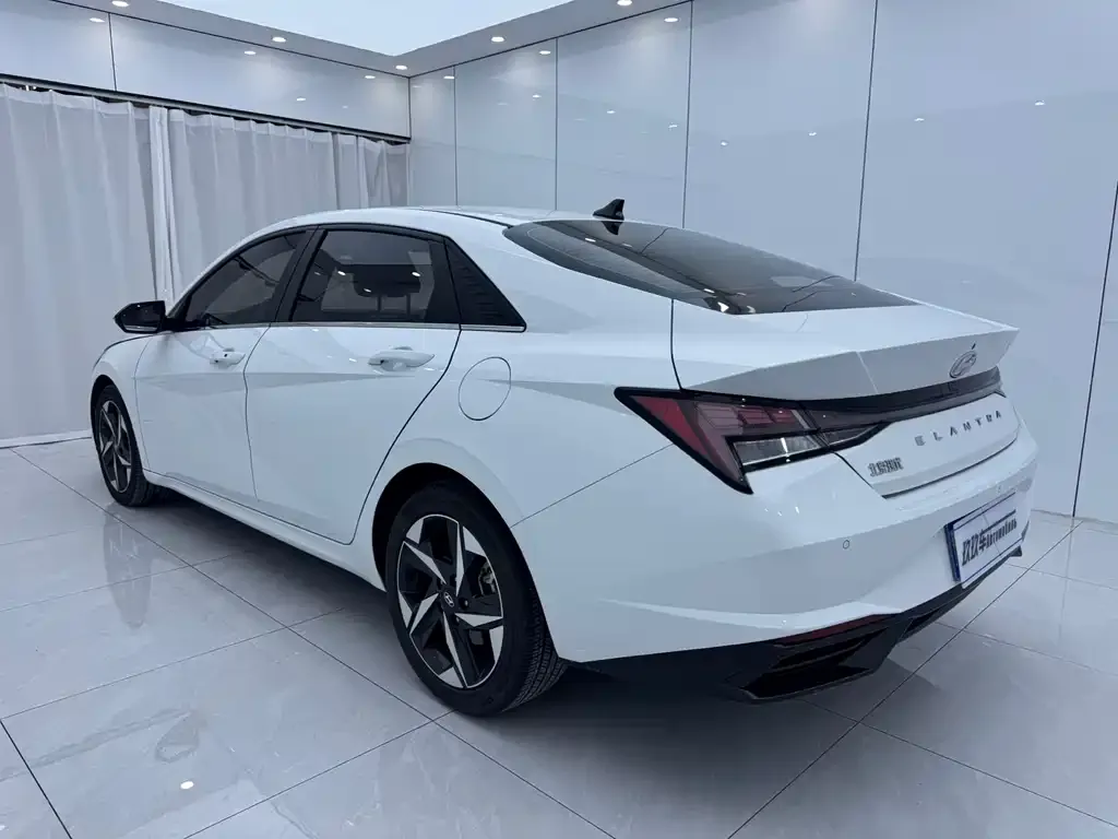 Hyundai Elantra — фото 4
