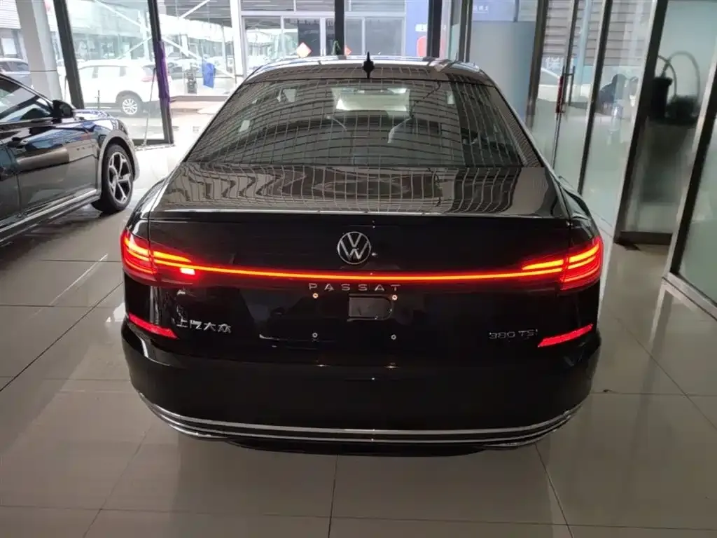 Volkswagen Passat — фото 10