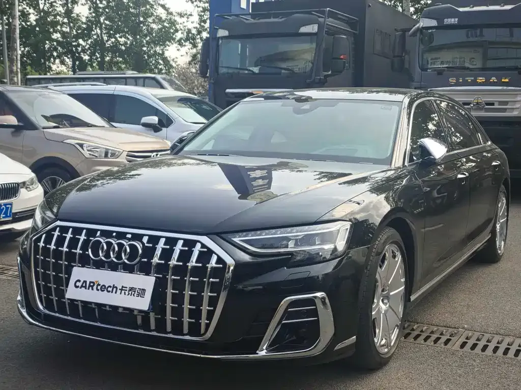 Audi A8 — фото 1