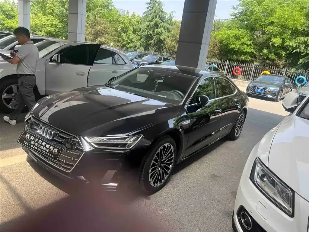 Audi A7L — фото 7