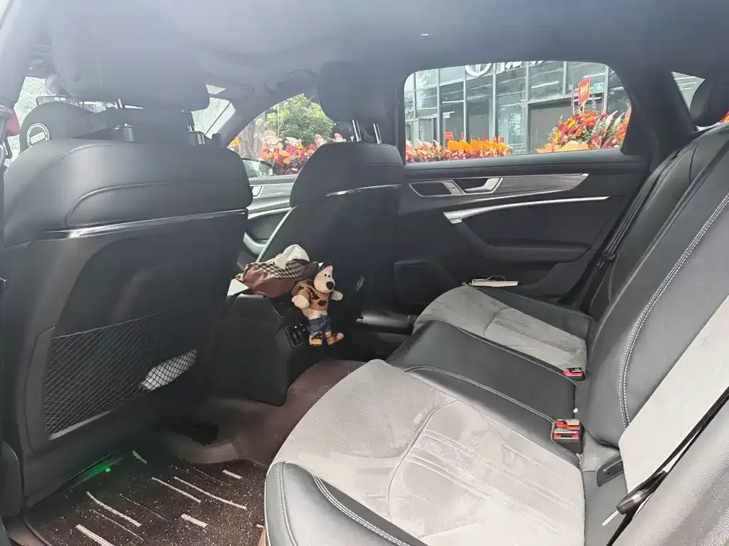 Audi A6L 2023 из CN, фото 5