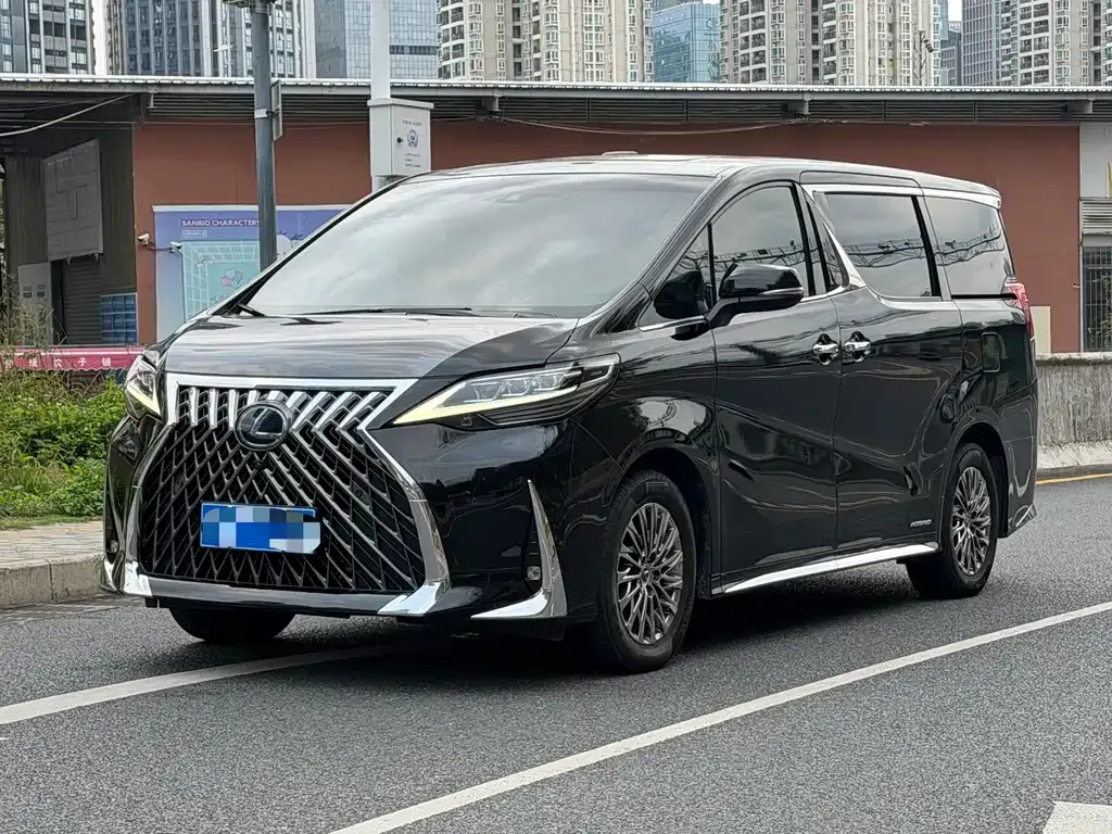 Lexus LM