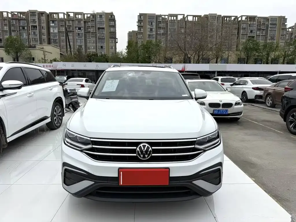 Volkswagen Tiguan L — фото 8