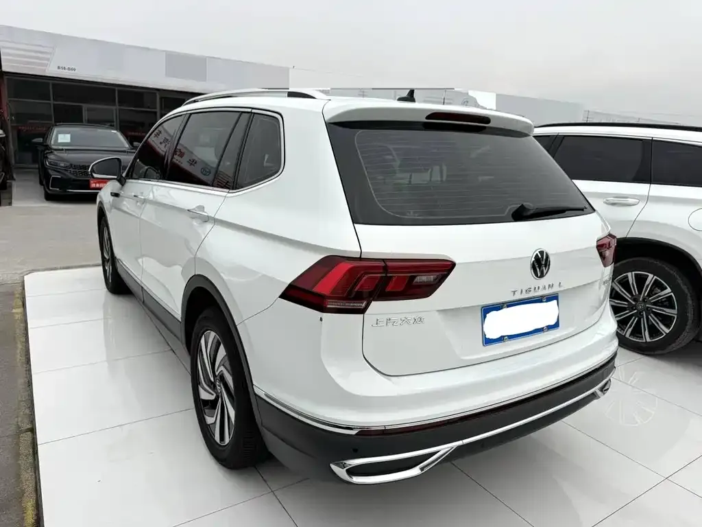 Volkswagen Tiguan L — фото 7