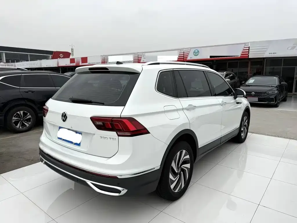 Volkswagen Tiguan L — фото 4