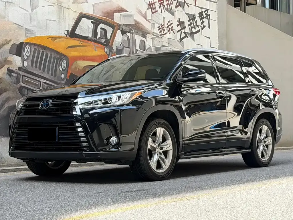 Toyota Highlander — фото 1