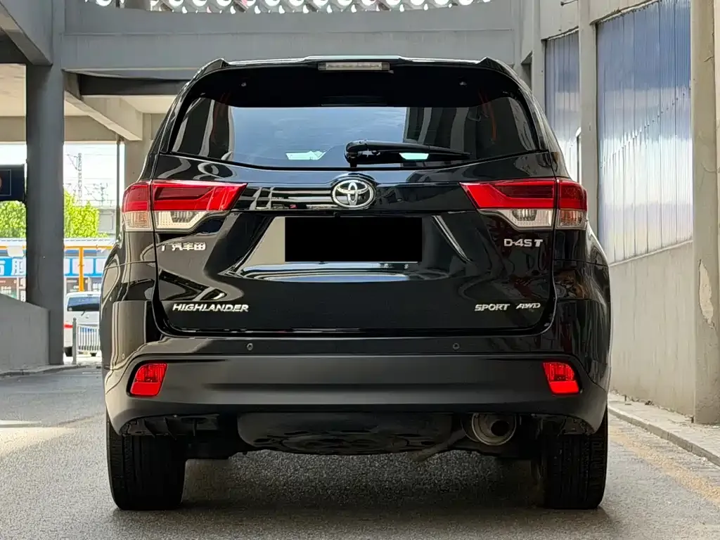 Toyota Highlander — фото 8