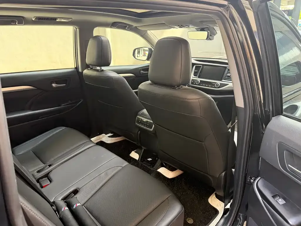 Toyota Highlander — фото 10