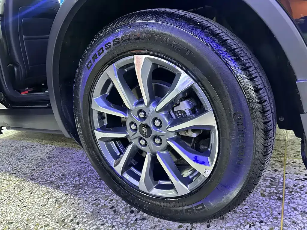 Ford Edge — фото 9
