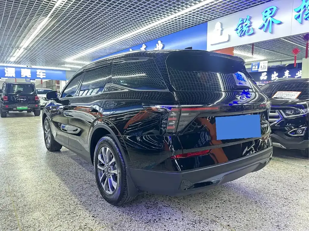 Ford Edge — фото 10