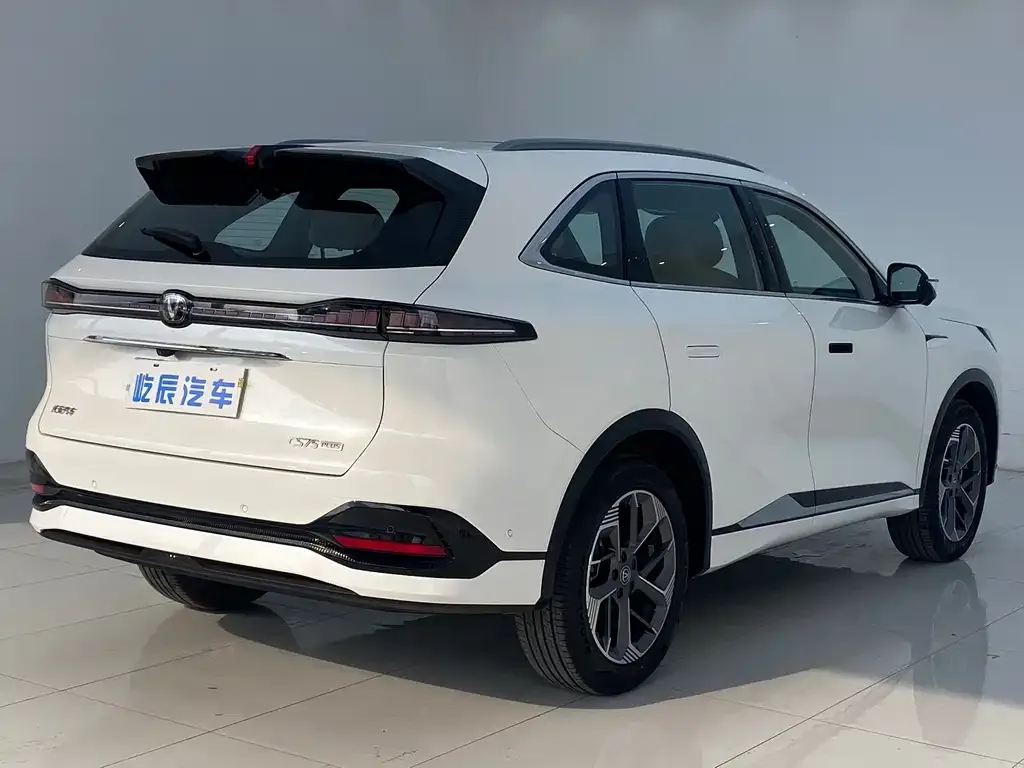 Changan CS75PLUS — фото 4