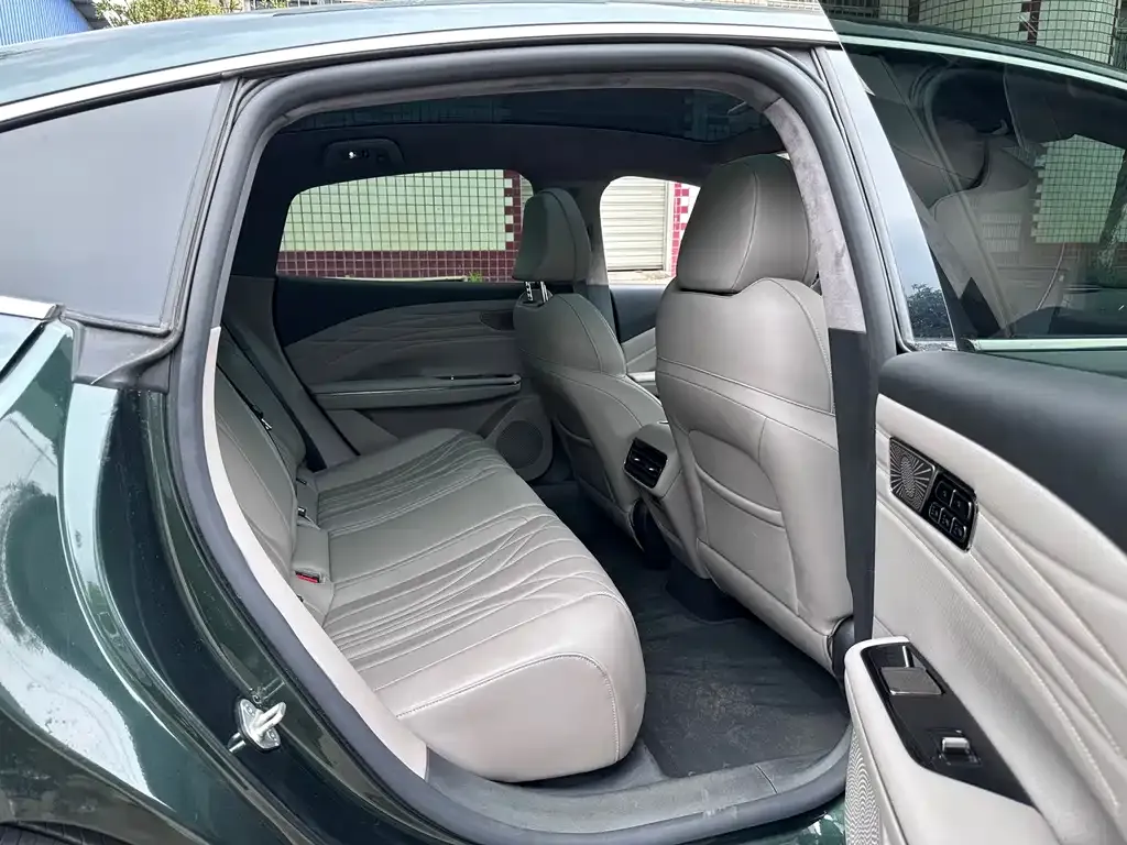 Geely Galaxy Xingyao 8 2025 из CN, фото 7