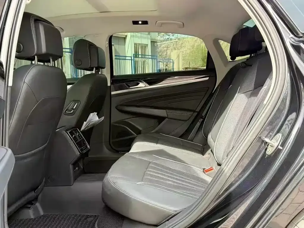 Volkswagen Passat — фото 4