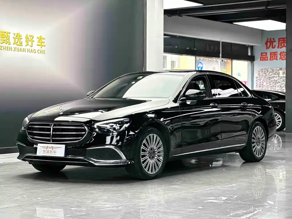 Mercedes-Benz E-Class — фото 1