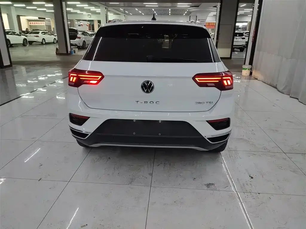 Volkswagen T-Roc — фото 9