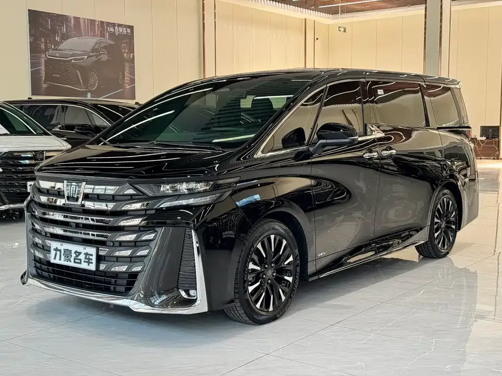 Toyota Vellfire — фото 1