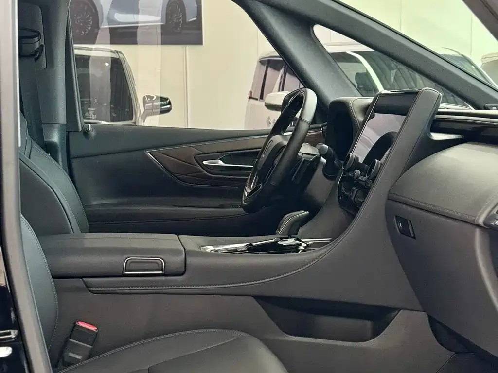 Toyota Vellfire — фото 2
