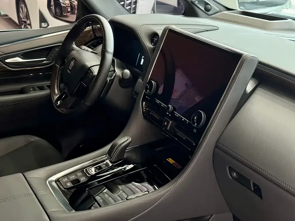 Toyota Vellfire — фото 3