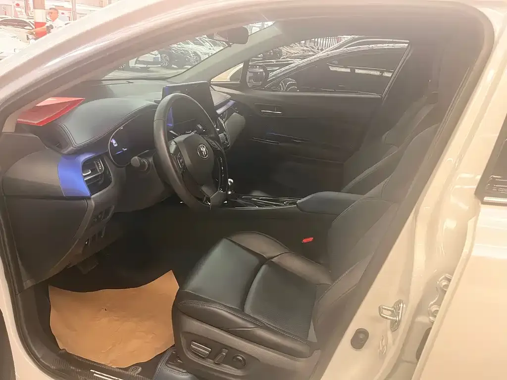 Toyota C-HR 2024 из CN, фото 4
