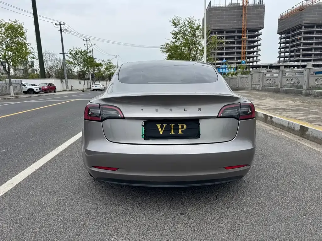 Tesla Model 3 — фото 7