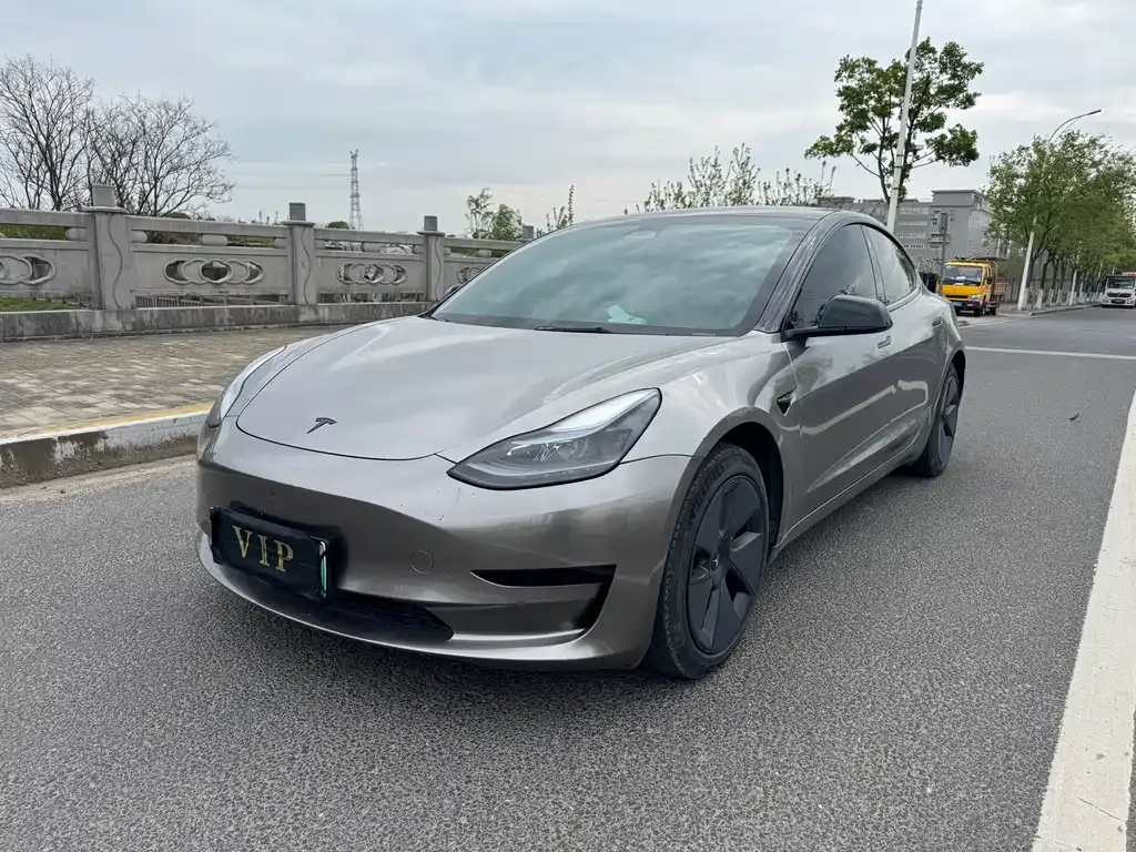 Tesla Model 3 — фото 10