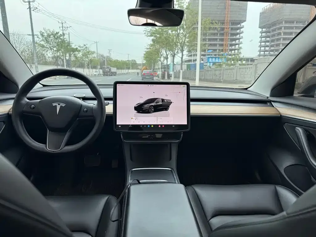 Tesla Model 3 — фото 4
