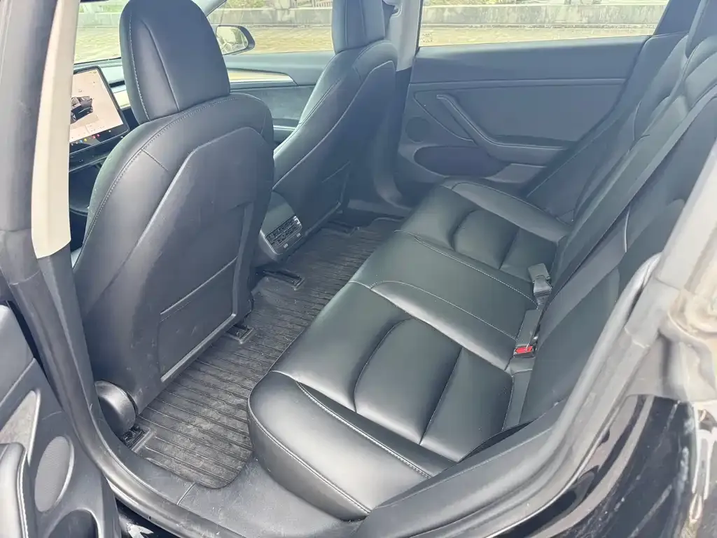 Tesla Model 3 — фото 3