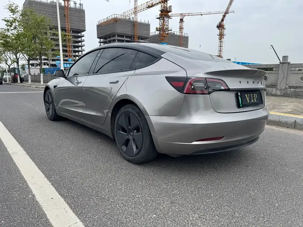 Tesla Model 3 — фото 9